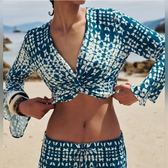 Zara Women's Blue & White Knotted Crop Top w Bell Sleeves and Elastic Back, XS - Picture 1 of 11